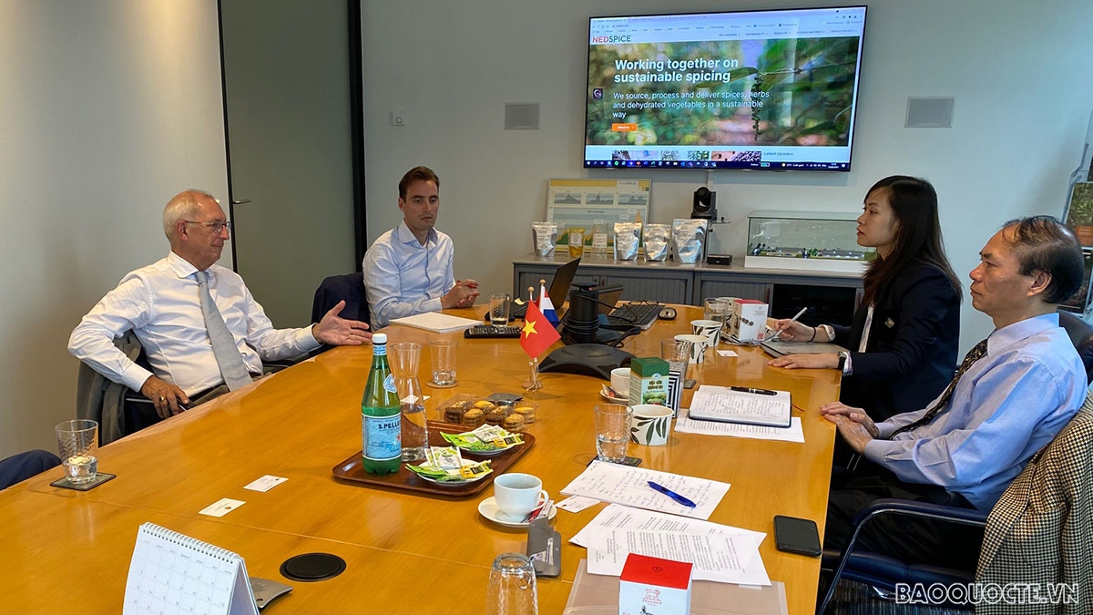 Vietnamese Ambassador pays working visit to Netherlands’ Nedspice Holding BV Company